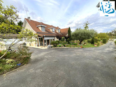 Maison - 172 m² - 9 pièces