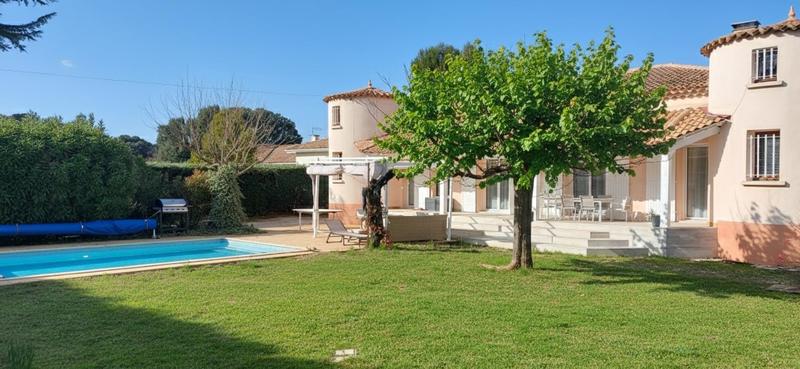 Demeure - 220 m² - 5 pièces