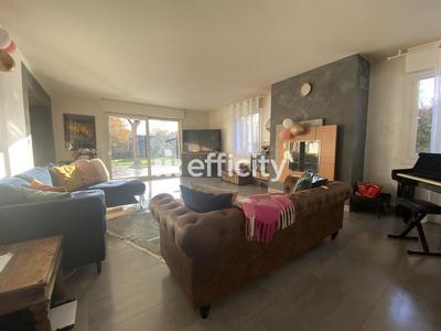 Maison - 180 m² - 8 pièces