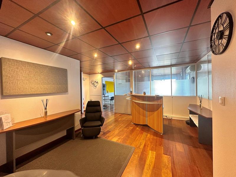 Bureau - 92 m² - 4 pièces