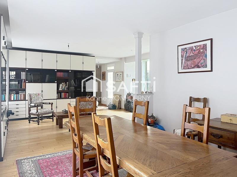 Maison - 285 m² - 9 pièces