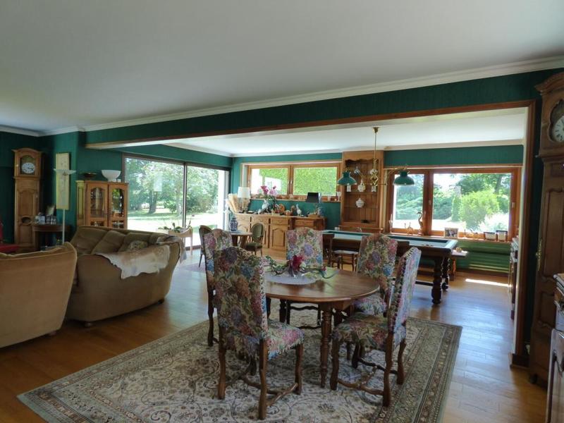 Maison - 330 m² - 8 pièces