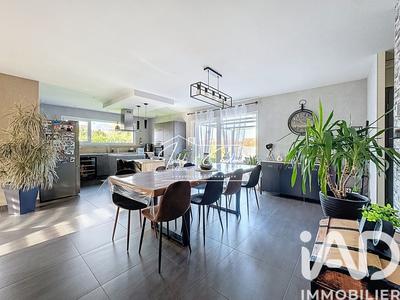 Maison - 141 m² - 8 pièces