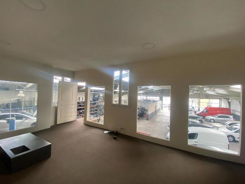 Bureau - 876 m² - 4 pièces