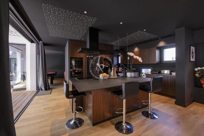 Maison - 234 m² - 7 pièces