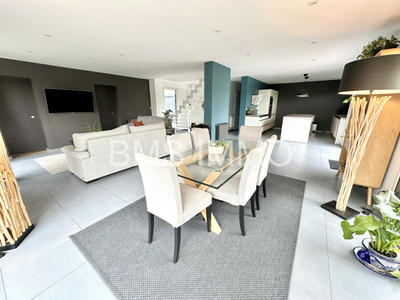 Maison - 245 m² - 6 pièces