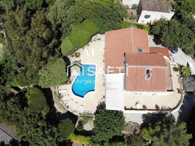 Maison - 233 m² - 9 pièces