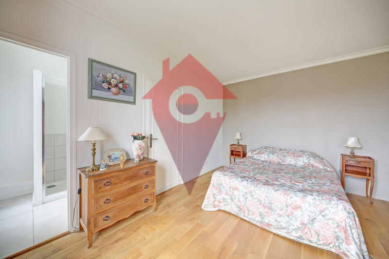 Maison - 360 m² - 10 pièces