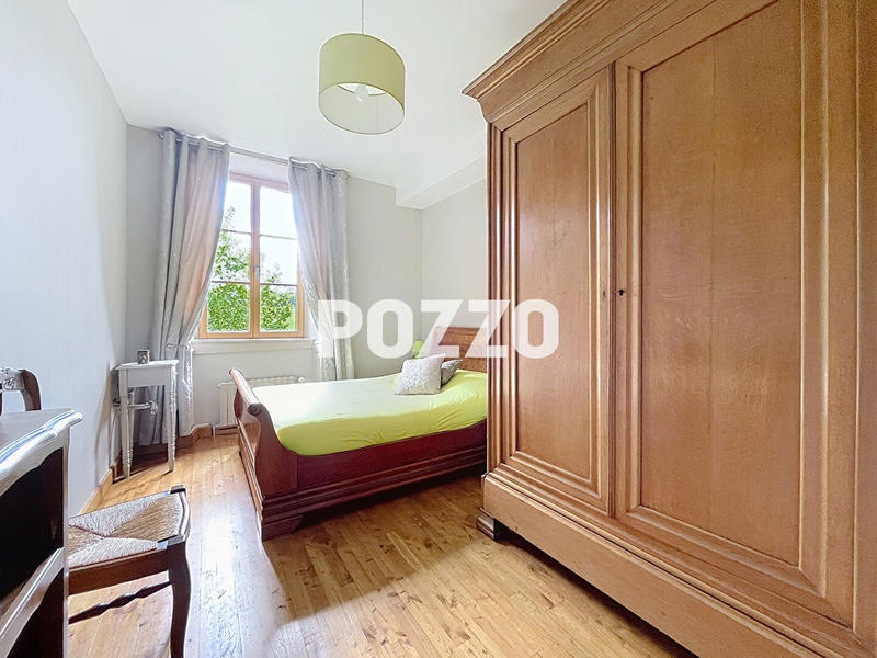 Maison - 240 m² - 9 pièces