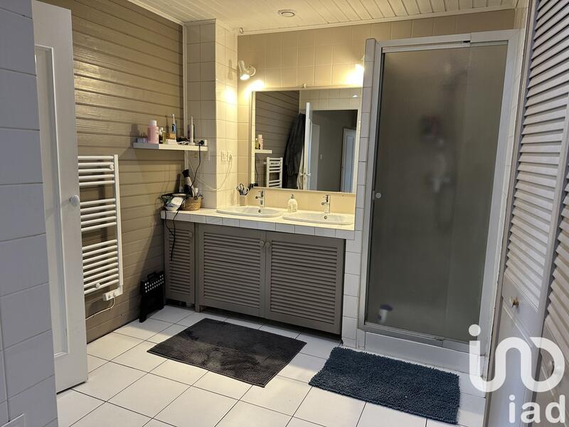 Maison - 209 m² - 8 pièces