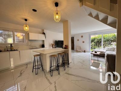 Maison - 97 m² - 5 pièces