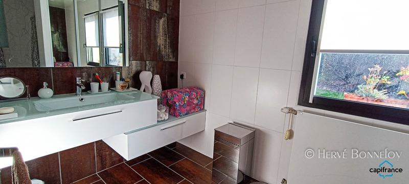 Maison - 220 m² - 11 pièces