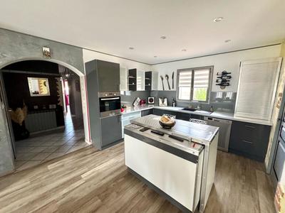 Maison - 99 m² - 4 pièces