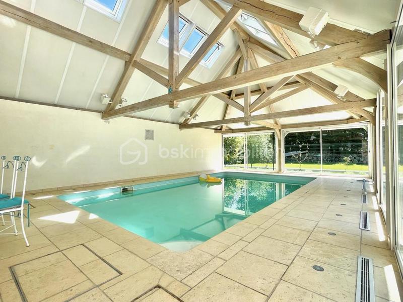 Demeure - 324 m² - 8 pièces