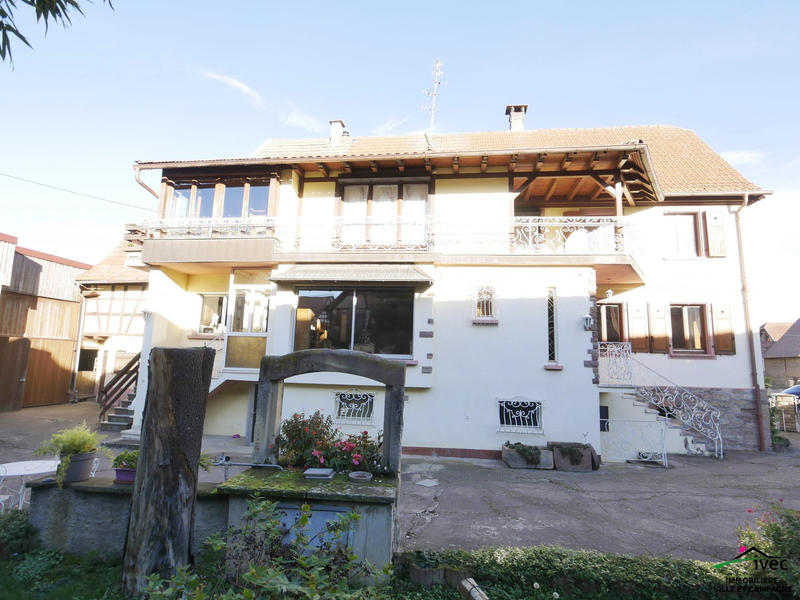 Maison - 238 m² - 8 pièces