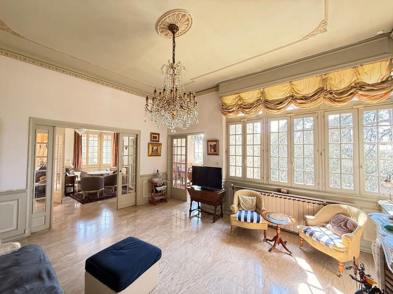 Maison - 244 m² - 8 pièces