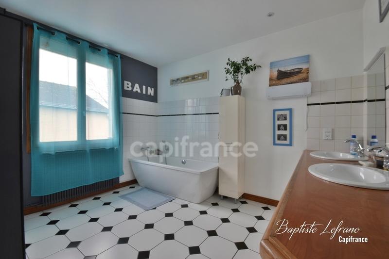 Maison - 203 m² - 8 pièces