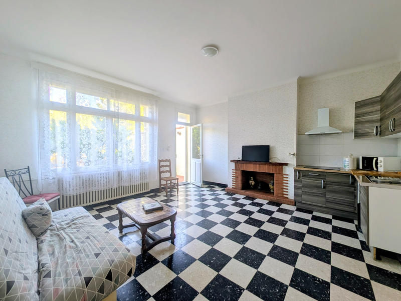 Maison - 247 m² - 9 pièces