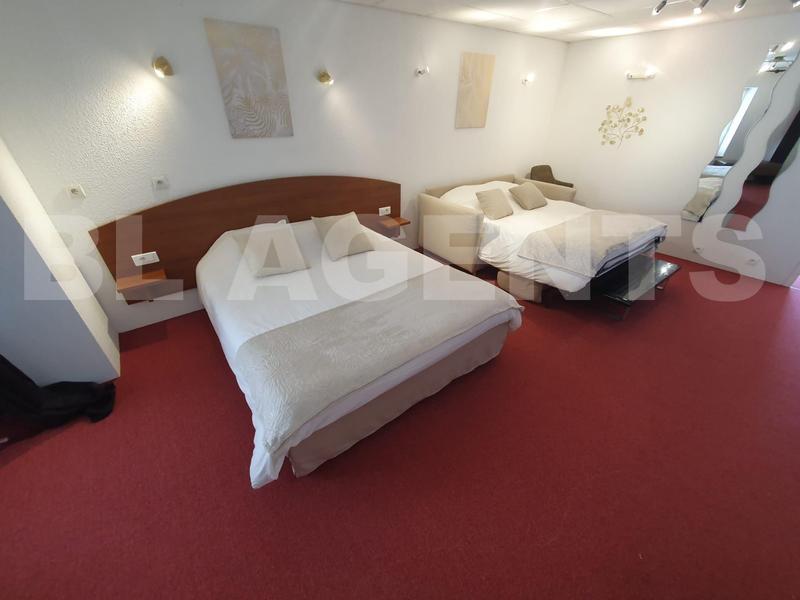 Maison - 637 m² - 20 pièces