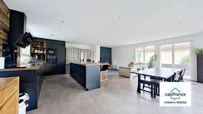 Maison - 180 m² - 6 pièces