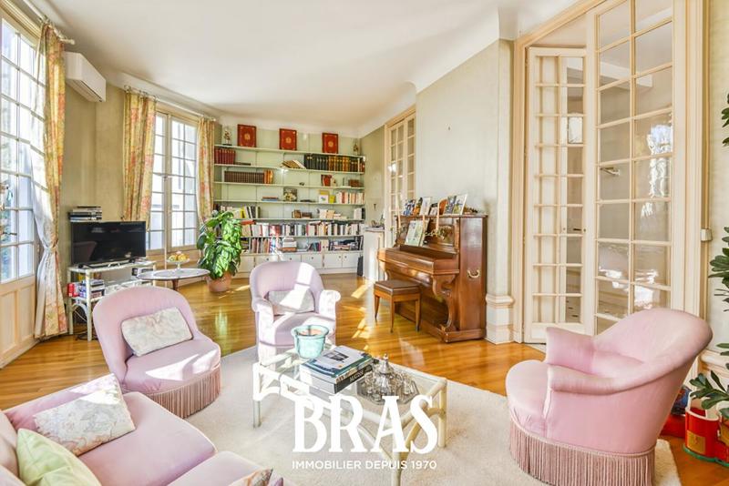 Hôtel particulier - 220 m² - 6 pièces