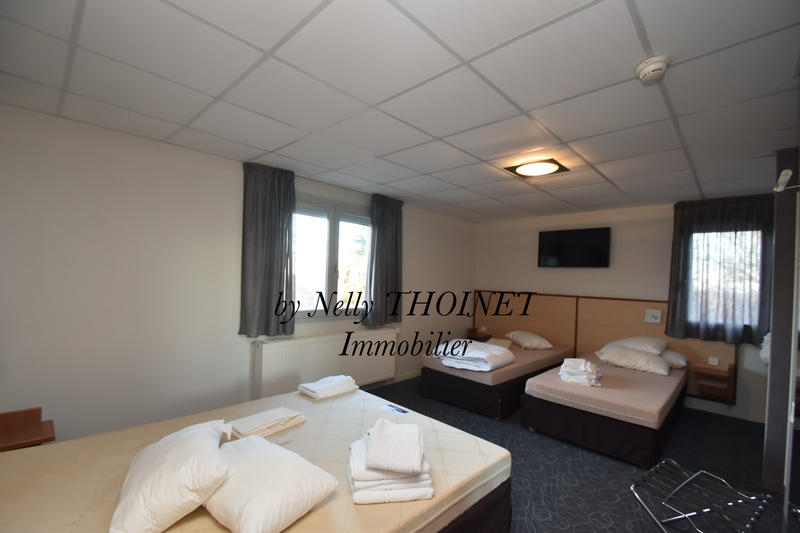 Local commercial - 1 500 m²