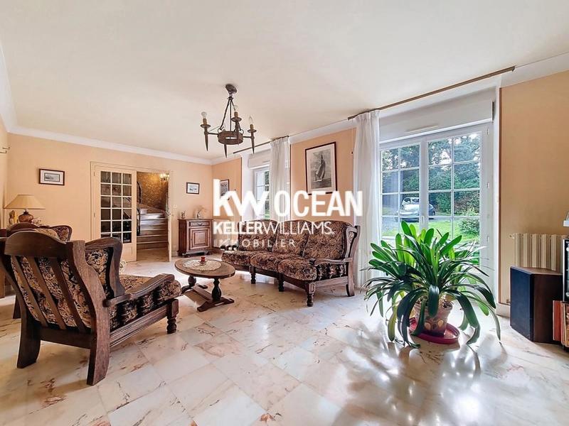 Maison - 213 m² - 8 pièces