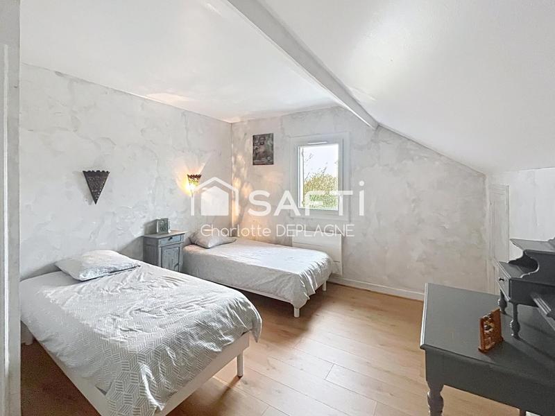 Maison - 230 m² - 8 pièces