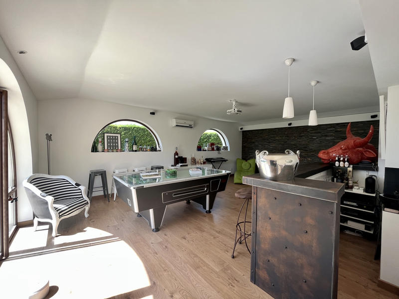 Maison - 223 m² - 6 pièces