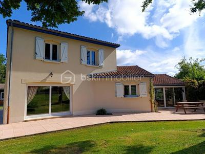 Maison traditionnelle - 164 m² - 6 pièces