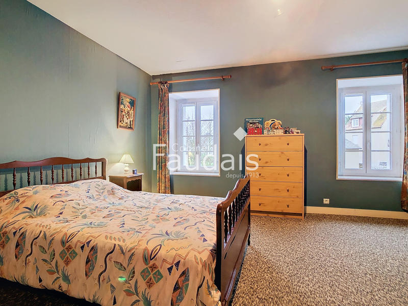 Maison - 240 m² - 9 pièces