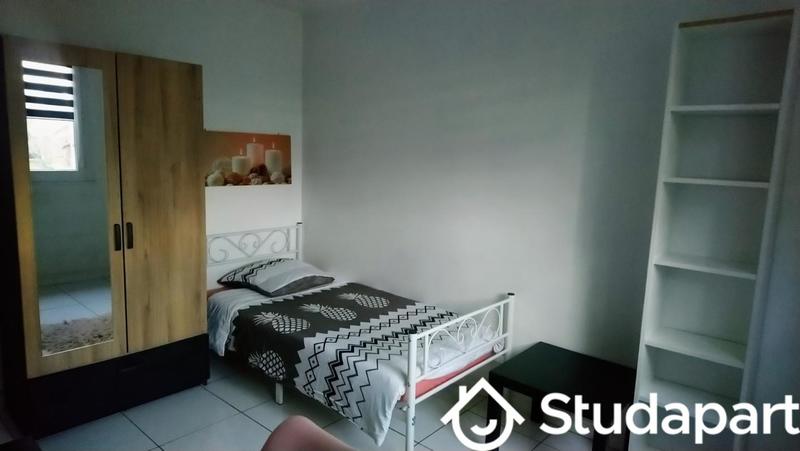 Chambre - 10 m² - 1 pièce