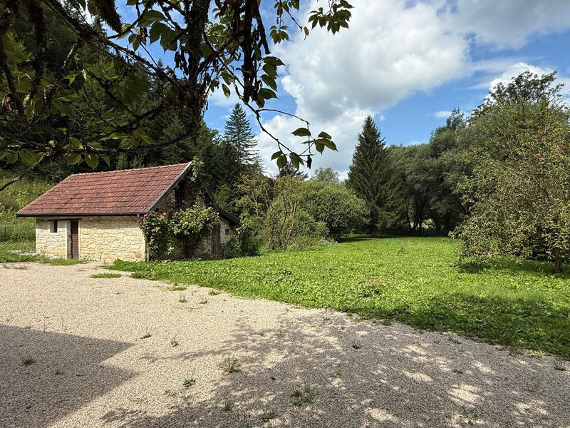 Propriété - 650 m² - 20 pièces