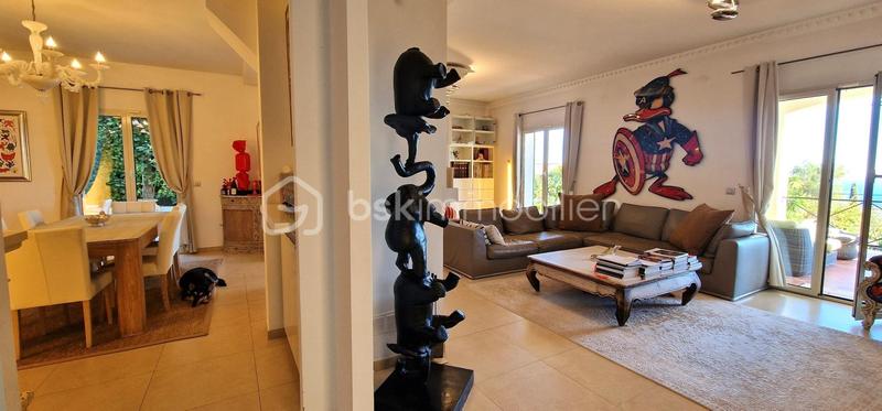 Maison traditionnelle - 241 m² - 6 pièces