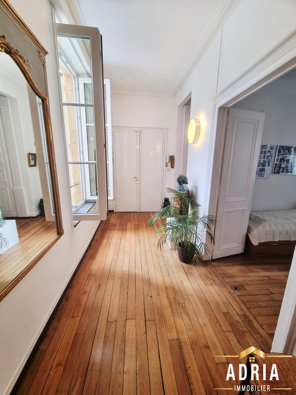 Appartement - 238 m² - 5 pièces