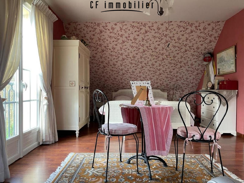 Maison - 210 m² - 7 pièces