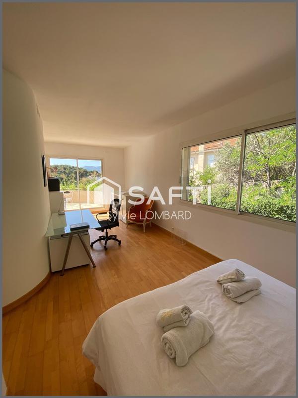 Villa - 356 m² - 10 pièces