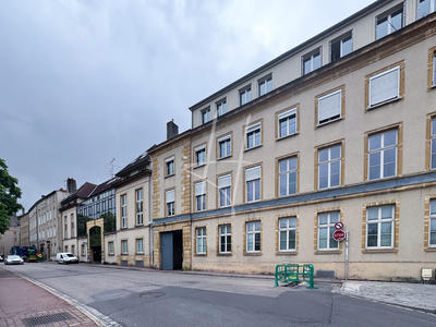 Local d'activités - 167 m² - 5 pièces