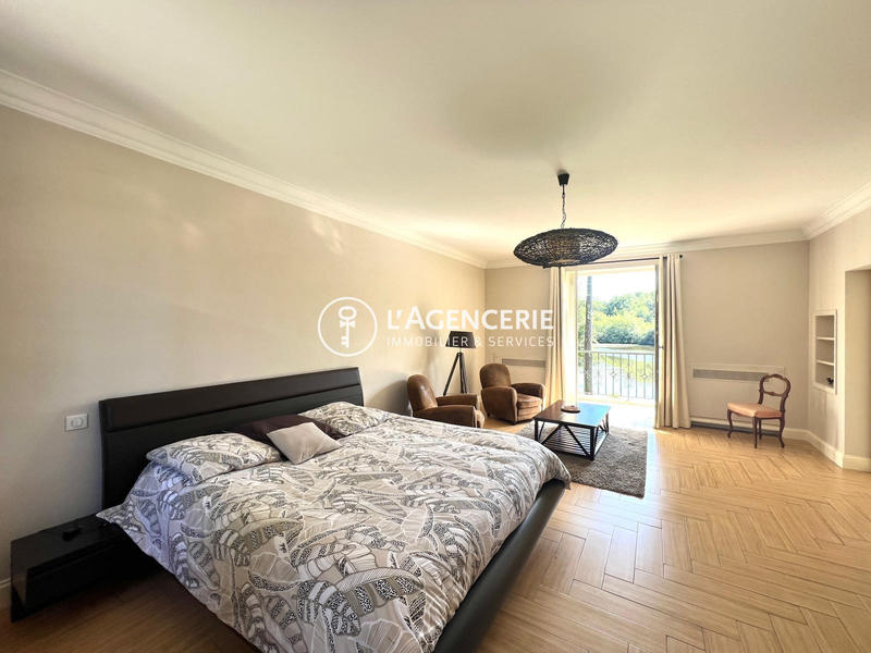 Maison - 420 m² - 10 pièces