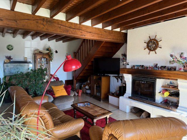 Maison - 259 m² - 9 pièces