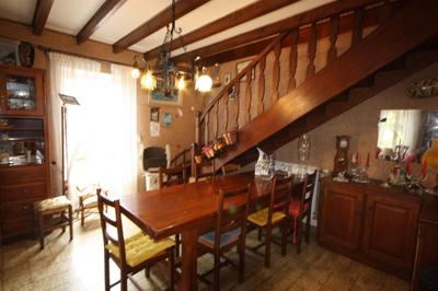 Maison - 222 m² - 9 pièces