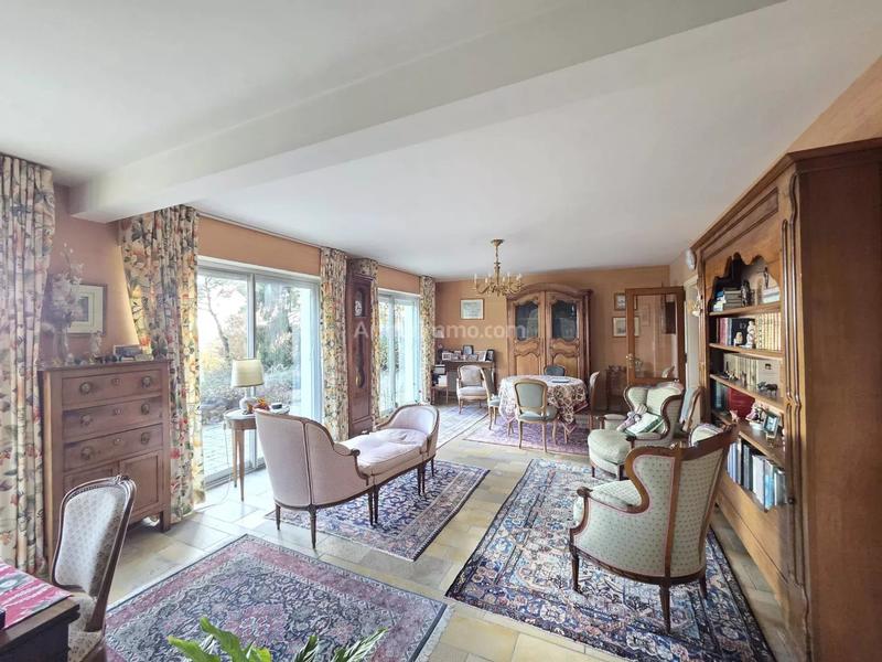 Maison - 225 m² - 8 pièces