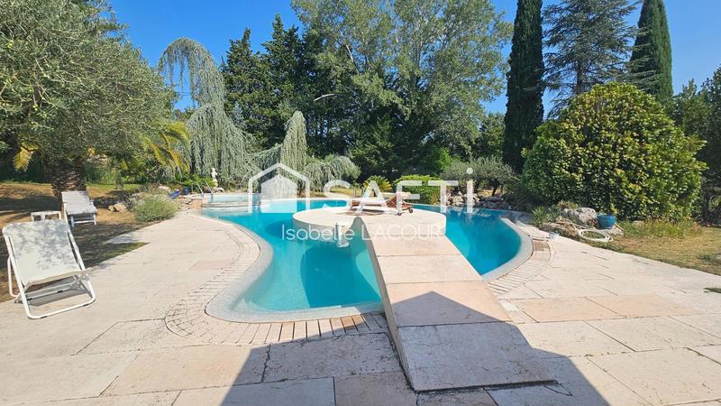 Villa - 260 m² - 6 pièces