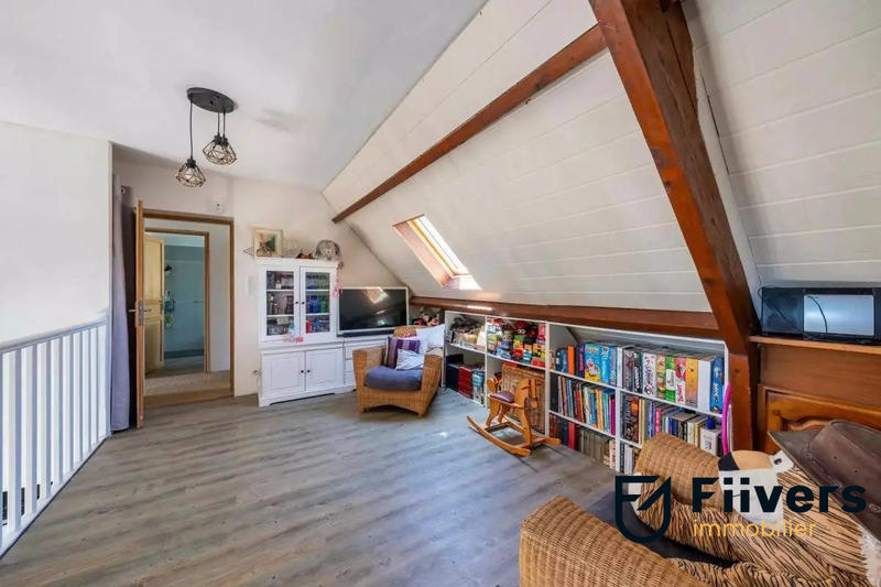 Maison - 239 m² - 8 pièces