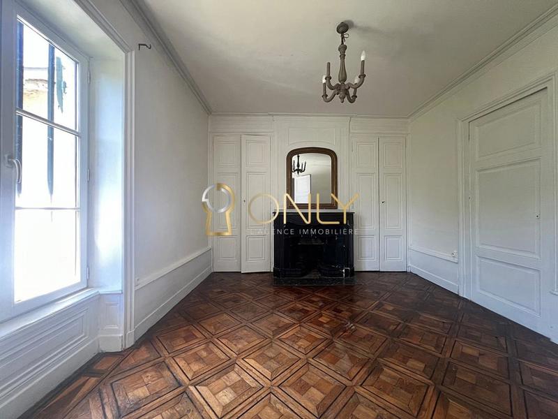 Maison - 285 m² - 10 pièces