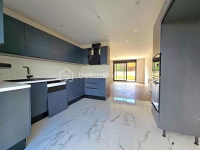 Maison traditionnelle - 140 m² - 6 pièces