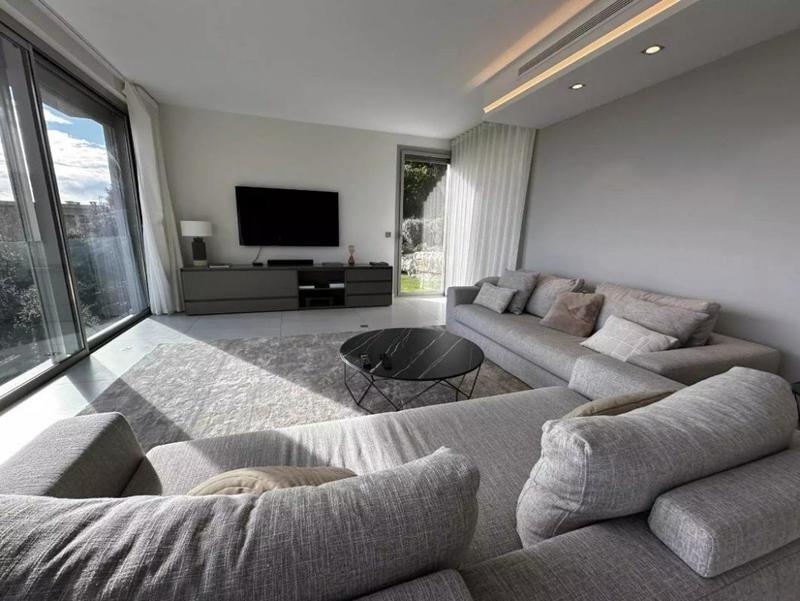 Villa - 360 m² - 7 pièces