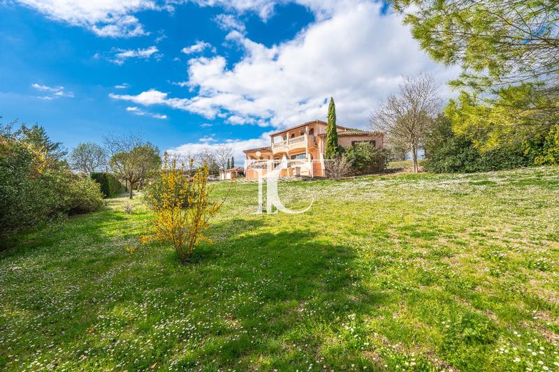 Maison - 200 m² - 6 pièces