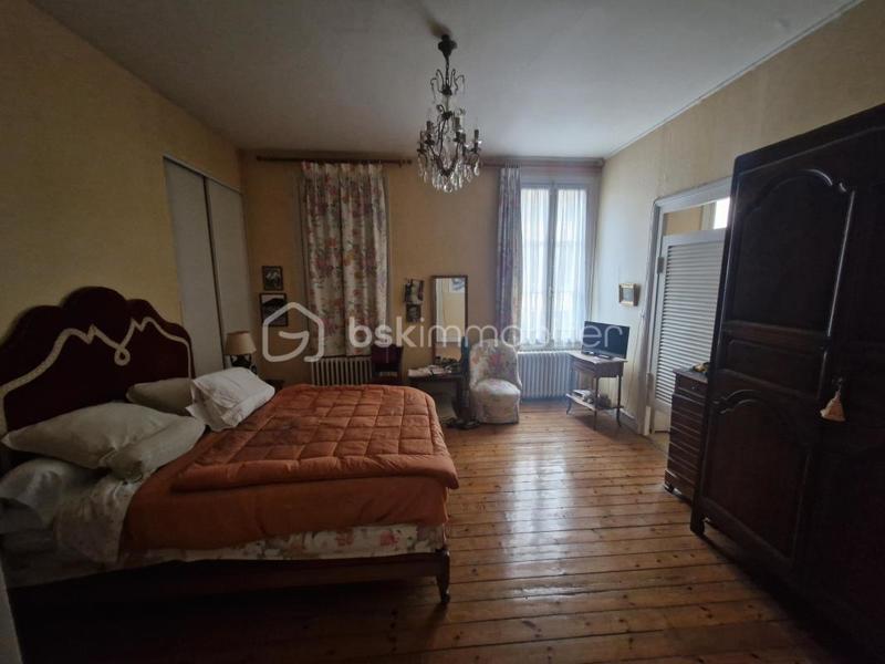 Maison traditionnelle - 163 m² - 6 pièces