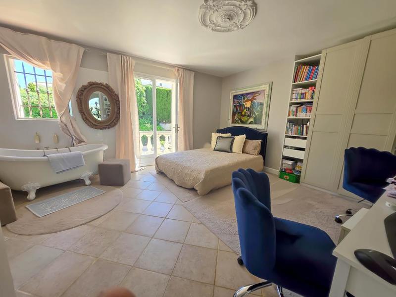 Villa - 329 m² - 6 pièces